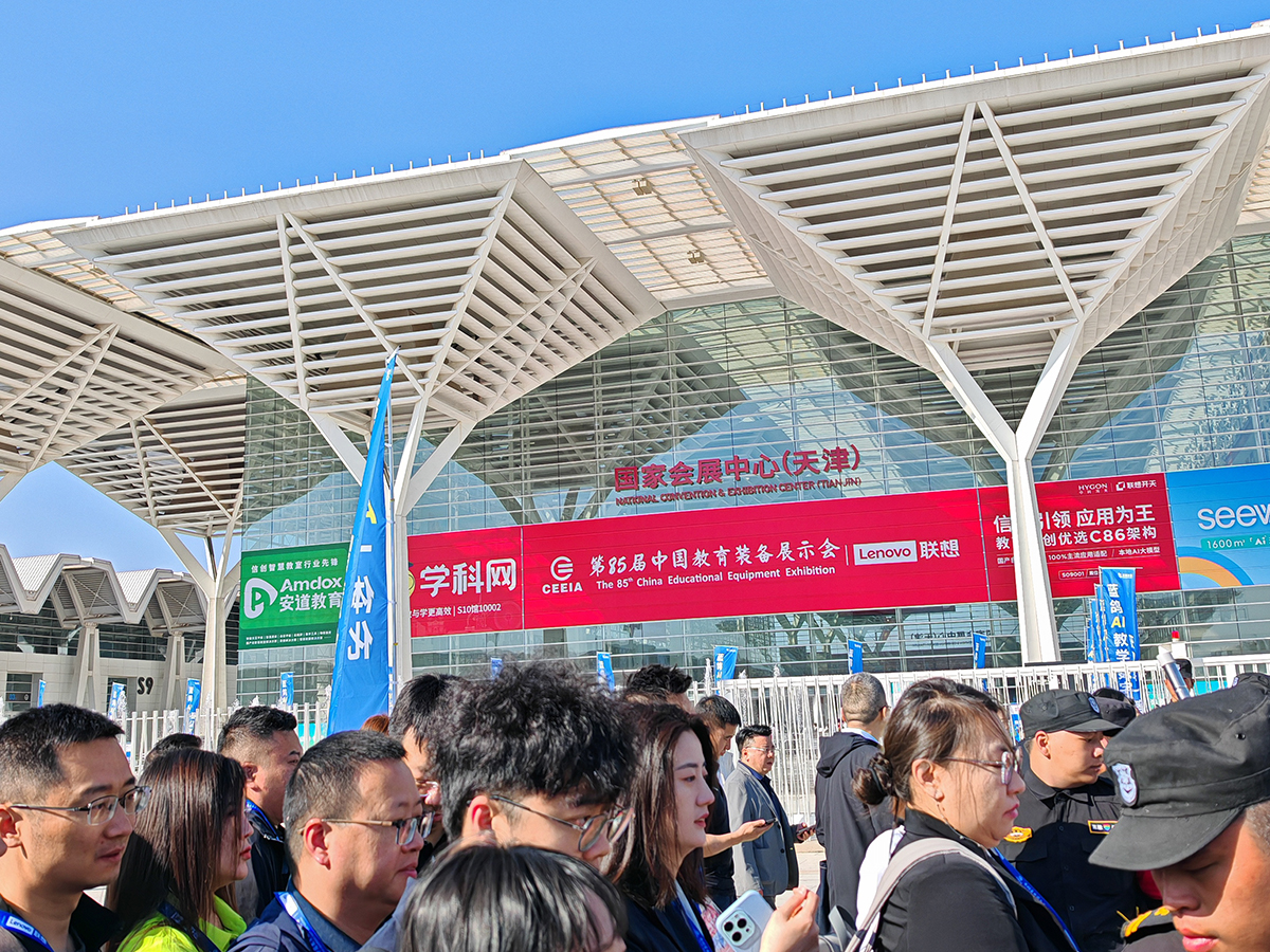 豐龍家具閃耀第85屆中國教育裝備展示會-天津